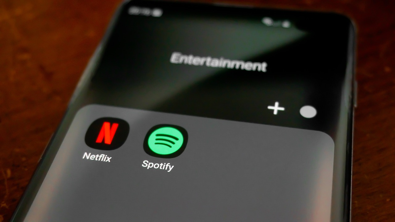 Spotify, Netflix sign deal to stream video podcasts