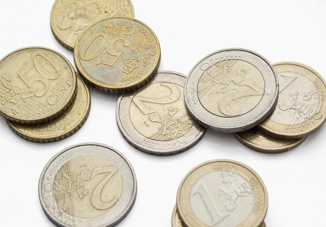 2-way risks continue for EUR/USD, says OCBC