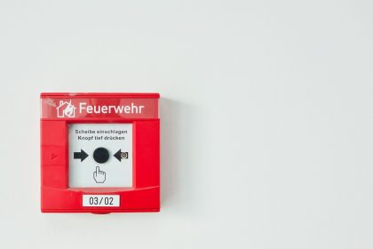 Civil Defense Warns Smoke Detectors Essential to Protect Lives from Fires