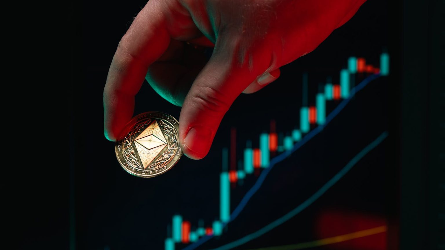 Gold prices increase as US Dollar weakens and US yields decline