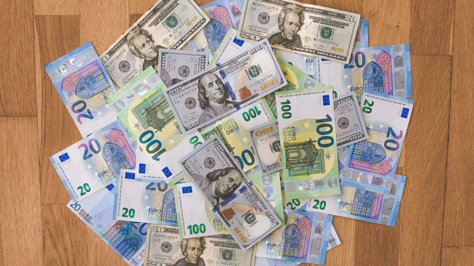 USD/INR strengthens before US non-farm payrolls data